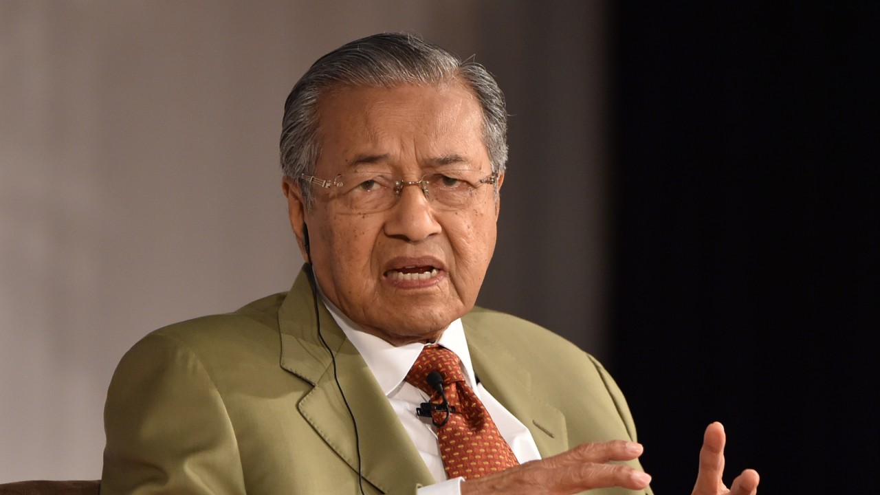 Mahathir Mohamad wins election, toppling 61-yr-old regime