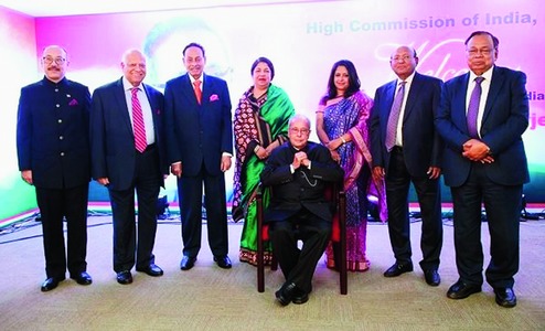 প্রণবের ছবি বিতর্ক ভারতকে কী বার্তা দিচ্ছে