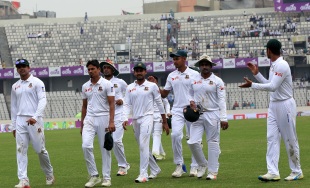 ২২২ করেও চালকের আসনে শ্রীলঙ্কা