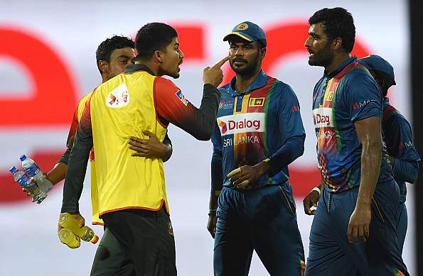 কী ঘটেছিলো মাঠে ও ড্রেসিংরুমে