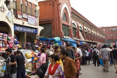 বাংলাদেশিদের পদচারণায় জমজমাট কলকাতার ঈদ বাজার