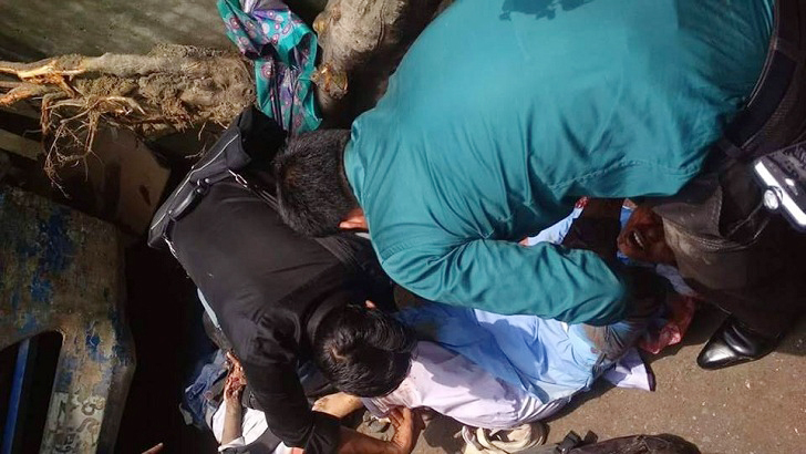 রাজধানীতে বাসের ধাক্কায় ২ শিক্ষার্থীর নির্মম মৃত্যু